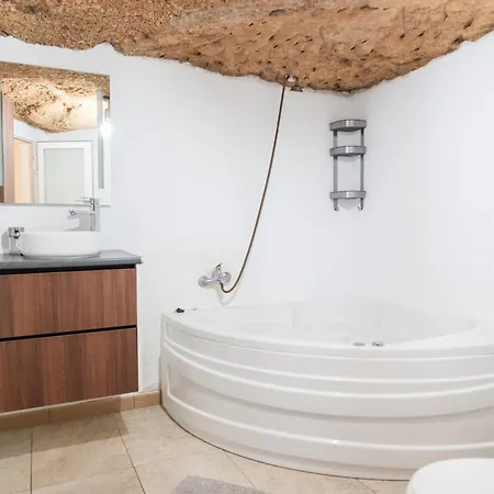 Arico Cave Experience Apartment *